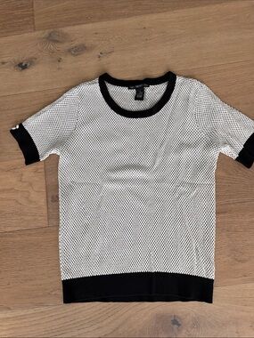 Black & White Short Sleeve Knit Top with Contrast Trim